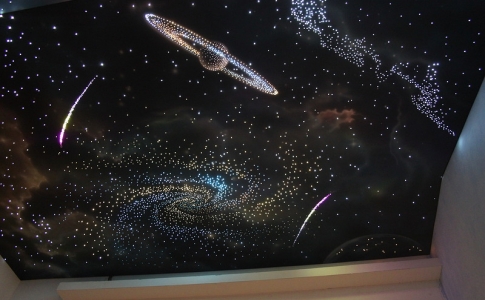 Натяжные потолки «Звездное небо» - падение кометы на фоне мерцающей галактики